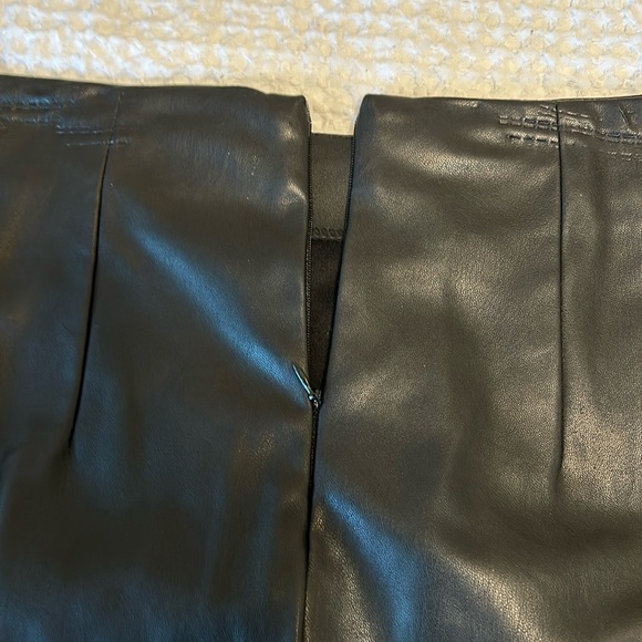 FOREVER 21 FAUX LEATHER BLK ASYMMETRICAL SKIRT SZ MED - Picture 5 of 8